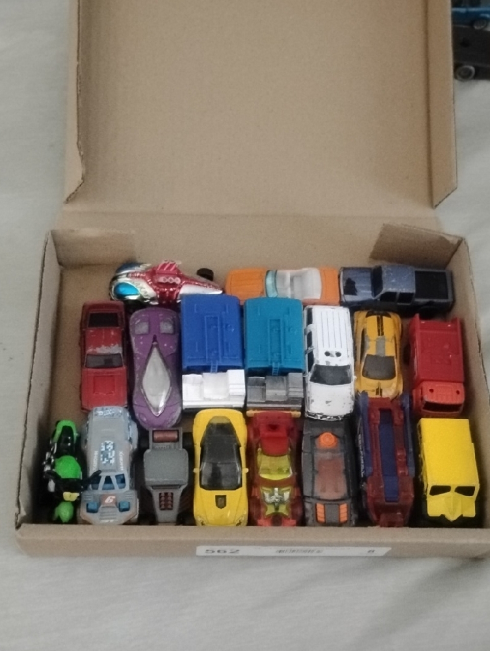 18 Assorted Kids Toy Cars - Multi-Color Hot Wheels, Matchbox, Maisto